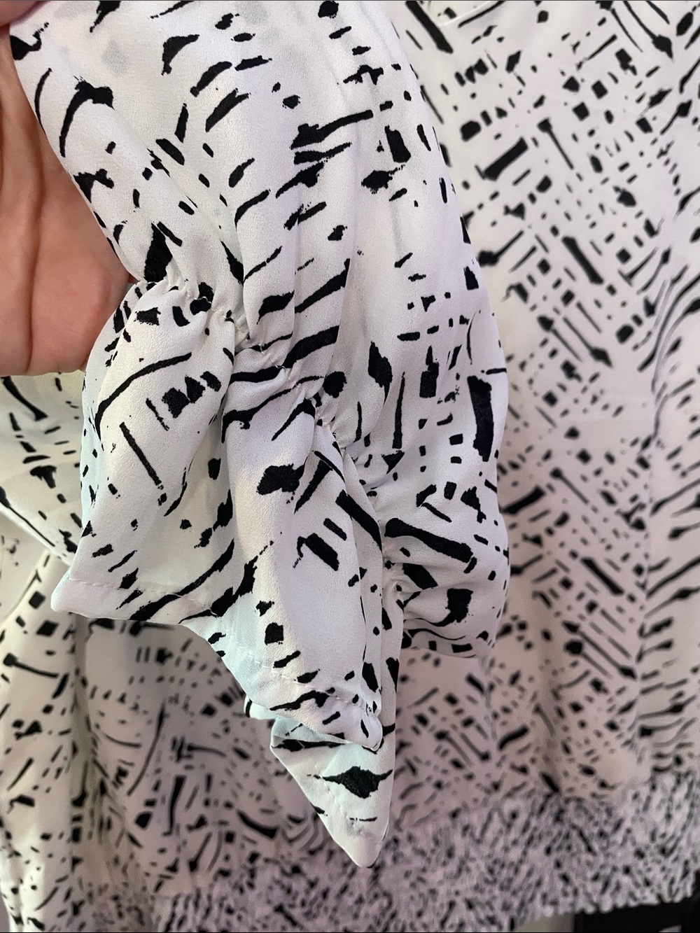 Philosophy Black & White V-Neck Printed Blouson Top 28”ptp - Picture 4 of 6